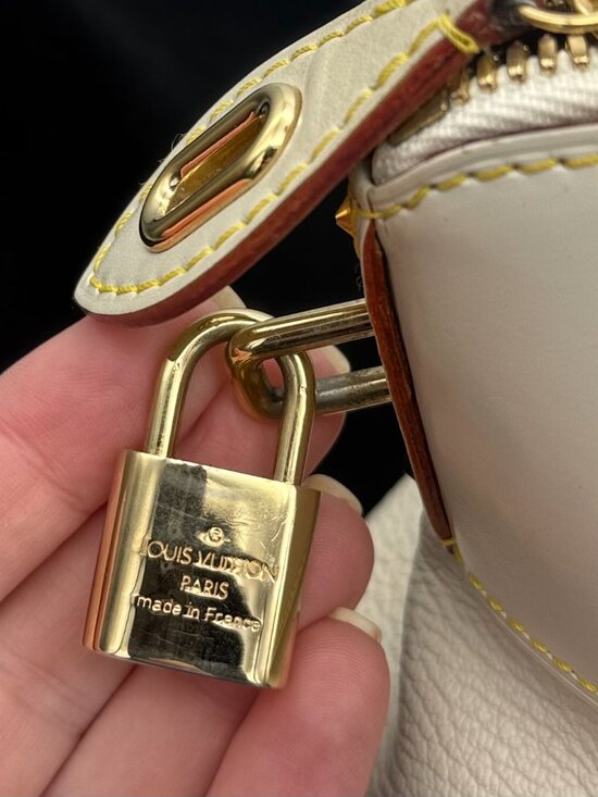 Louis Vuitton | Lockit PM | Suhali Leather | Blanc | VINTAGE - Quiet Luxury - Picture 14 of 16
